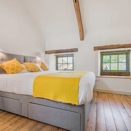 3 Bed In Sz390 Shap